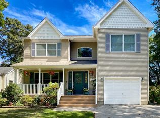 29 Bailey Ave, Babylon, NY 11702