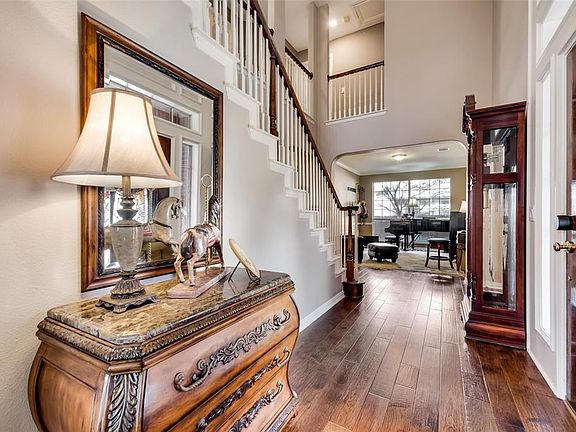 4th image of 2909 Lakeway Dr