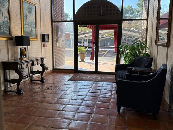 2nd image of 4015 Bayshore Blvd APT 8E