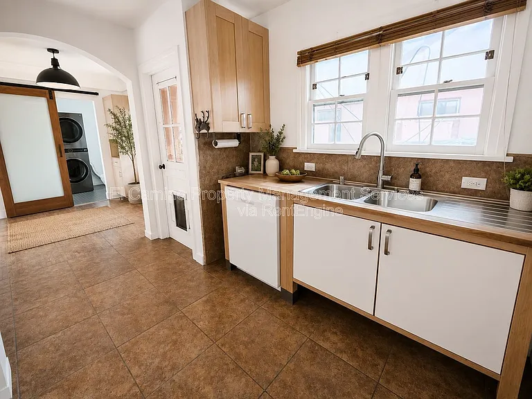 2068 San Francisco Ave — Photo 12