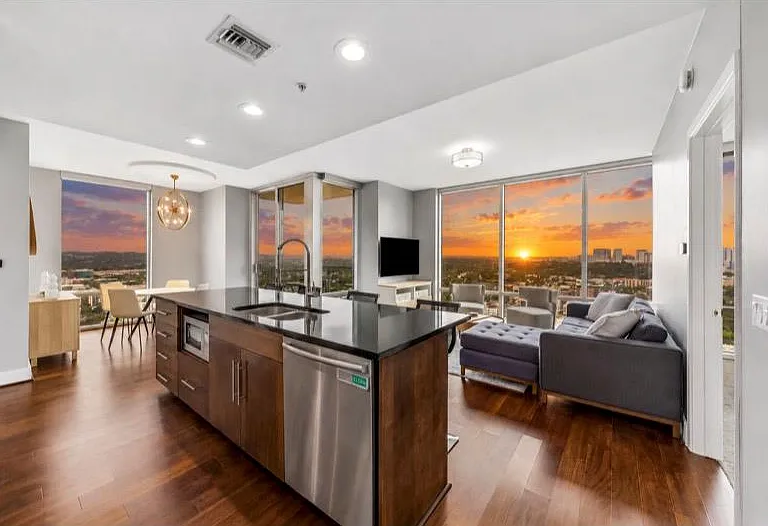 300 Bowie St #2805 — Photo 1