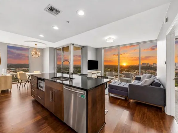 300 Bowie St APT 2805, Austin, TX 78703