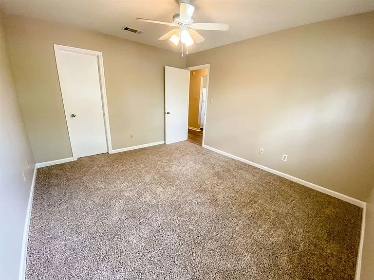 1104 Green Tree Ct #E — Photo 15
