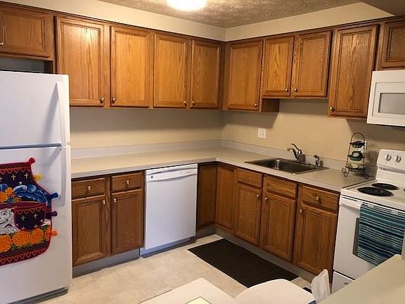 4th image of 114 Oakbriar Ct APT 13