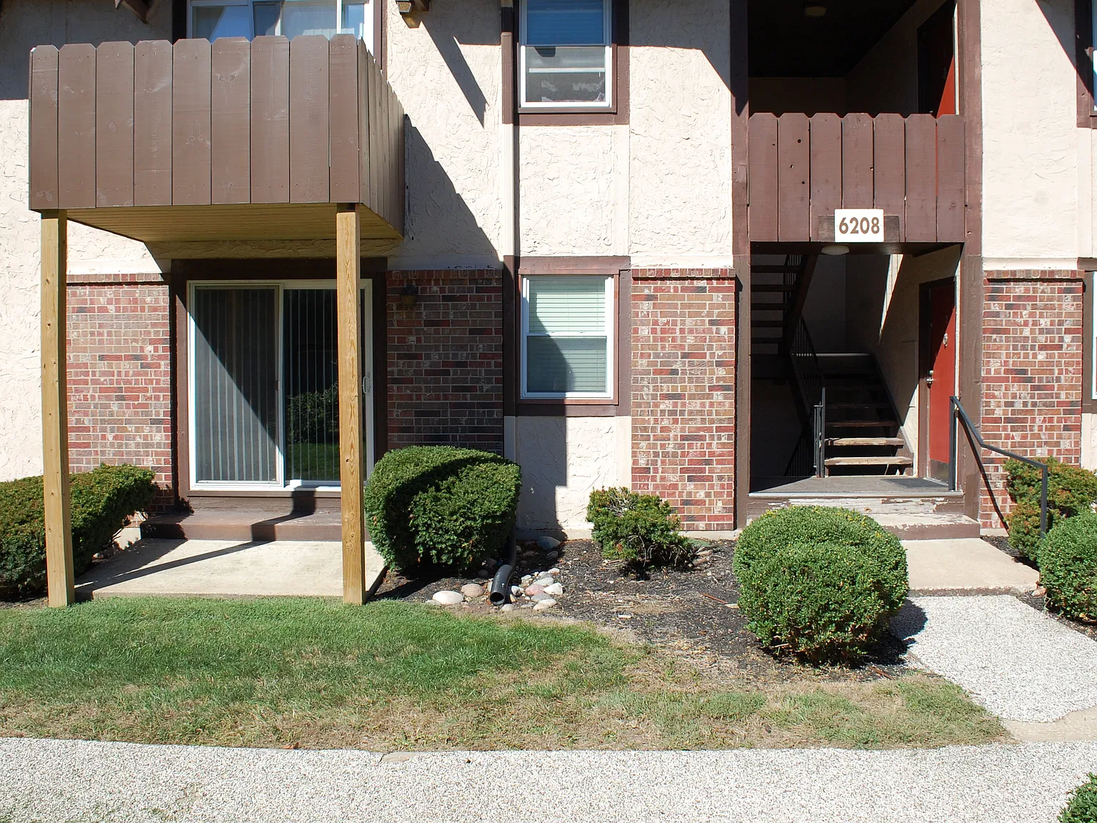 2 bed, 949 sqft, $1,350 — Photo 1