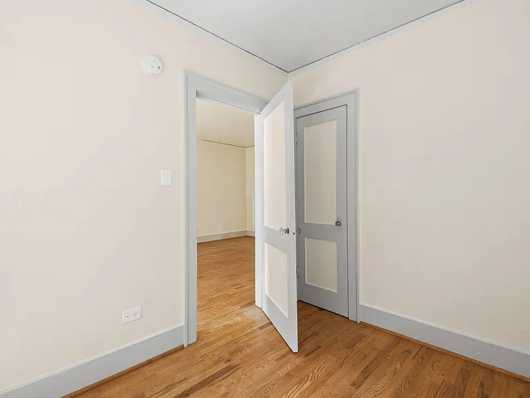 1526 SE Hawthorne Blvd #1 — Photo 9