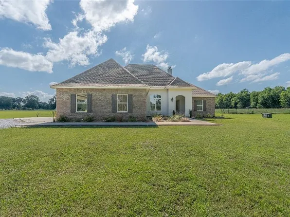 359 Highway 1182, Plaucheville, LA 71362