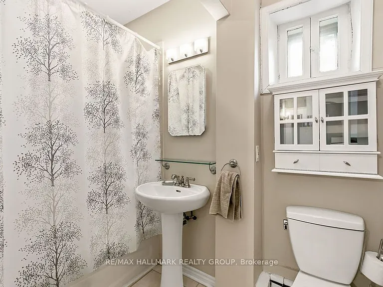 176 King Edward Ave — Photo 29