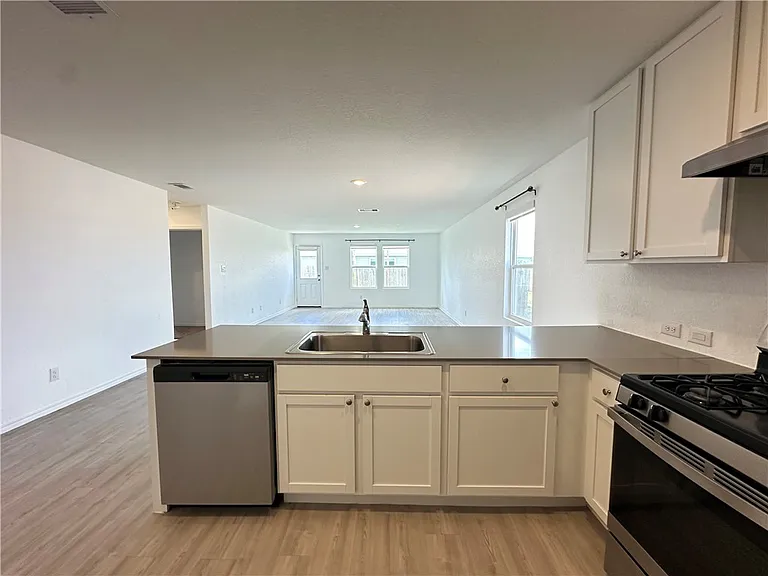 1203 Athena Dr — Photo 6