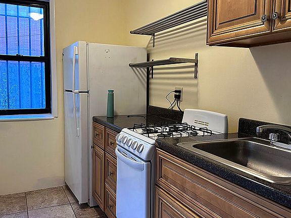 5th image of 219 Clinton Ave APT 1R