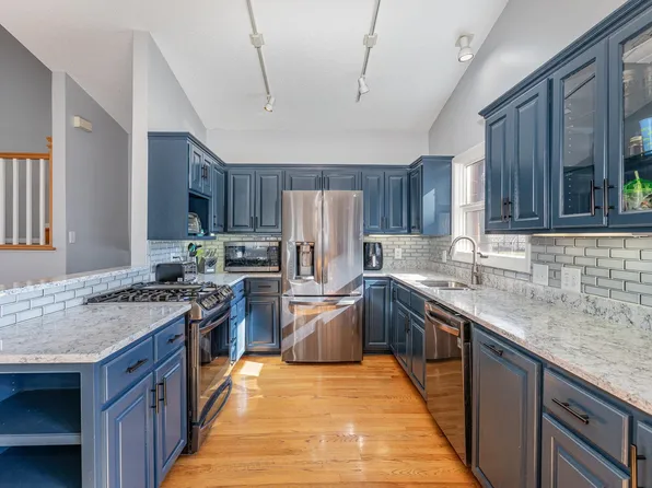 3804 Crystal Lake Blvd, Robbinsdale, MN 55422