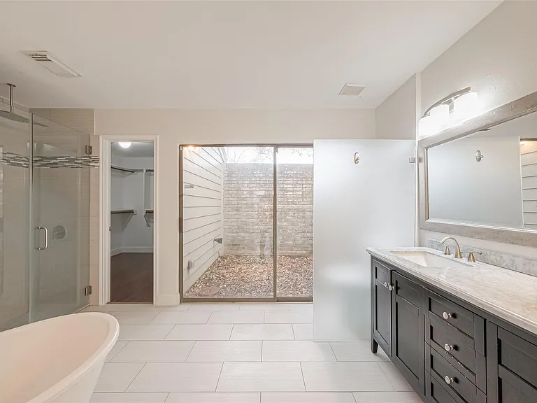 12127 Carriage Hill Dr — Photo 14