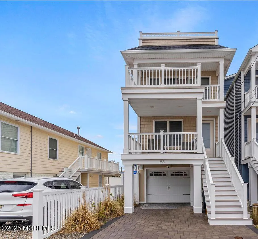 4 bed, 4.5 bath, 3000 sqft, $3,500 — Photo 1