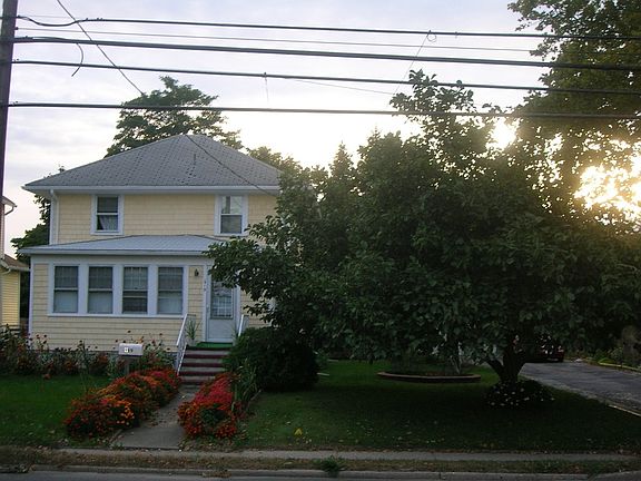 5th image of 919 Roanoke Ave