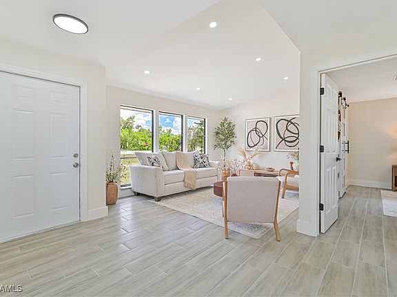 4th image of 18515 Spruce Dr W