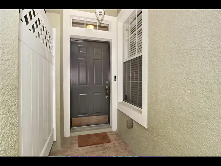 2140 Park Crescent Dr — Photo 3