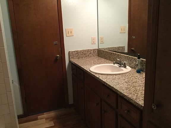 4th image of 902 Trailwood Blvd