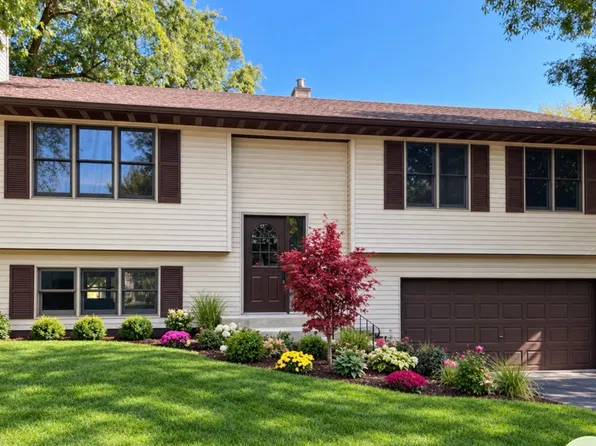 5312 W Lake Shore Dr, Oakwood Hills, IL 60013