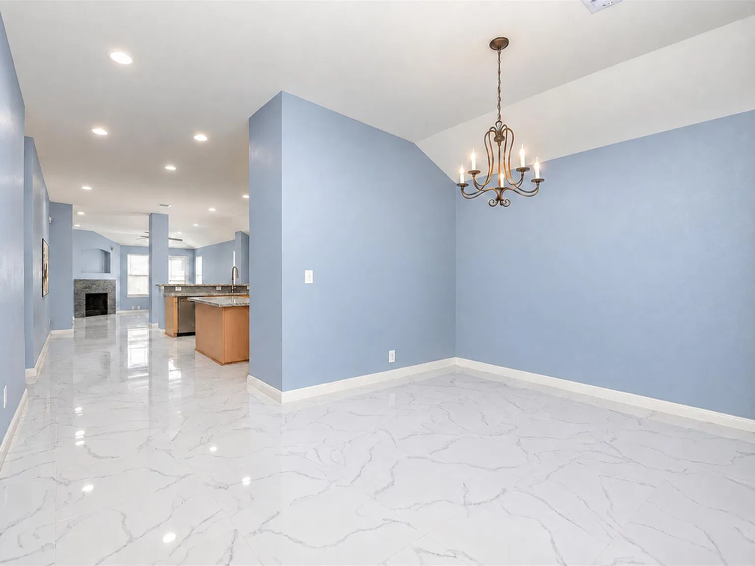 4 bed, 2.0 bath, 1913 sqft, $2,000 — Photo 4