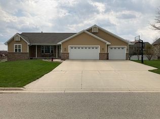 1067 Peonies Dr, De Pere, WI 54115