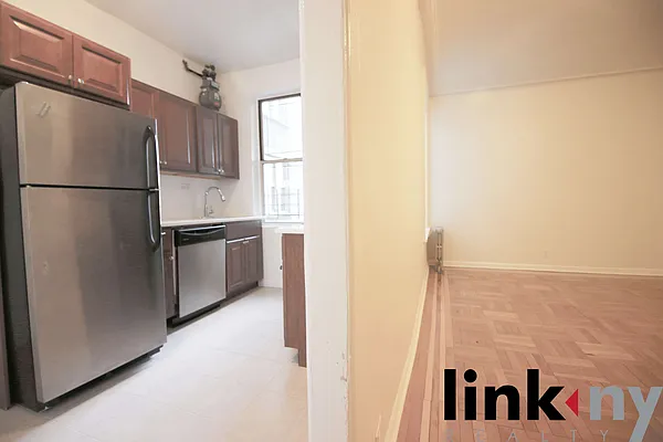 Rented by Link NY Realty | media 37