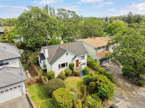 1670 Kisber Ave, Saanich, BC V8P 2W6
