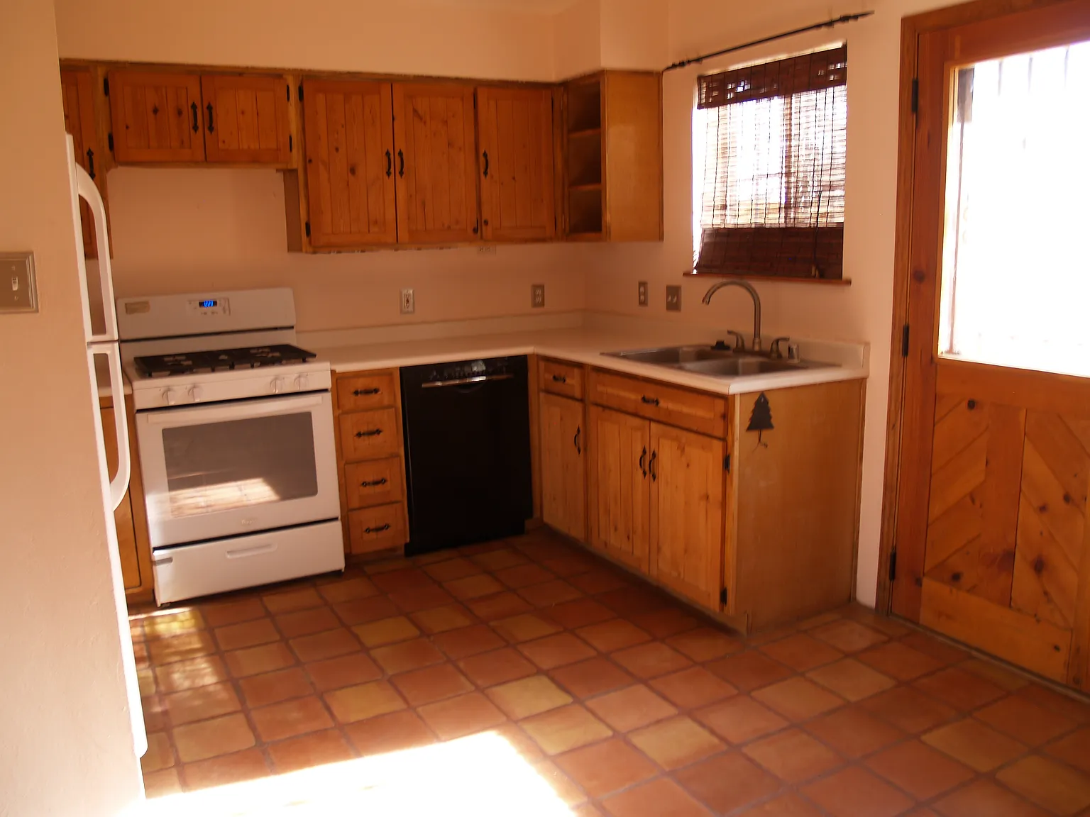 2 bed, 1.5 bath, 925 sqft, $1,800 — Photo 3
