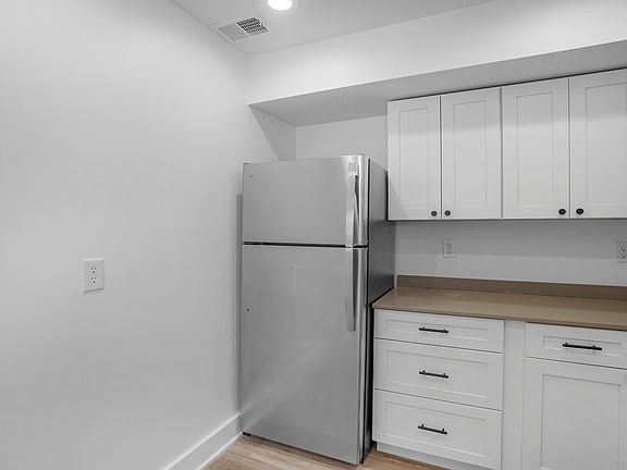 3rd image of 3202 Central Ave