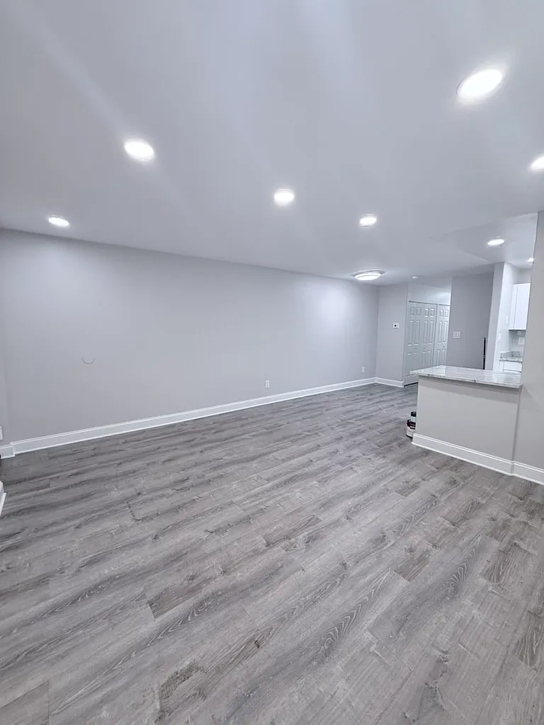2 bed, 1.5 bath, 881 sqft, $1,695 — Photo 4
