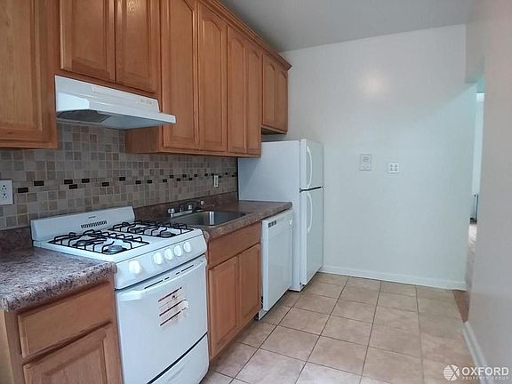 4th image of 334 Montgomery St APT A6
