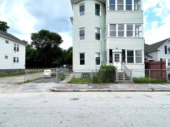 8 Douglas St, Worcester, MA 01603