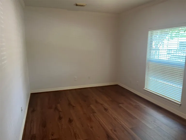 2807 Albany St — Photo 35