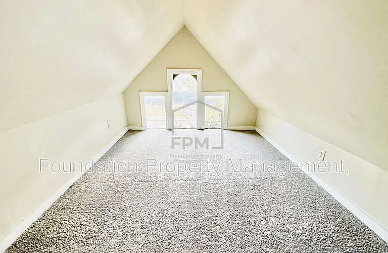 2106 Court Ave — Photo 12