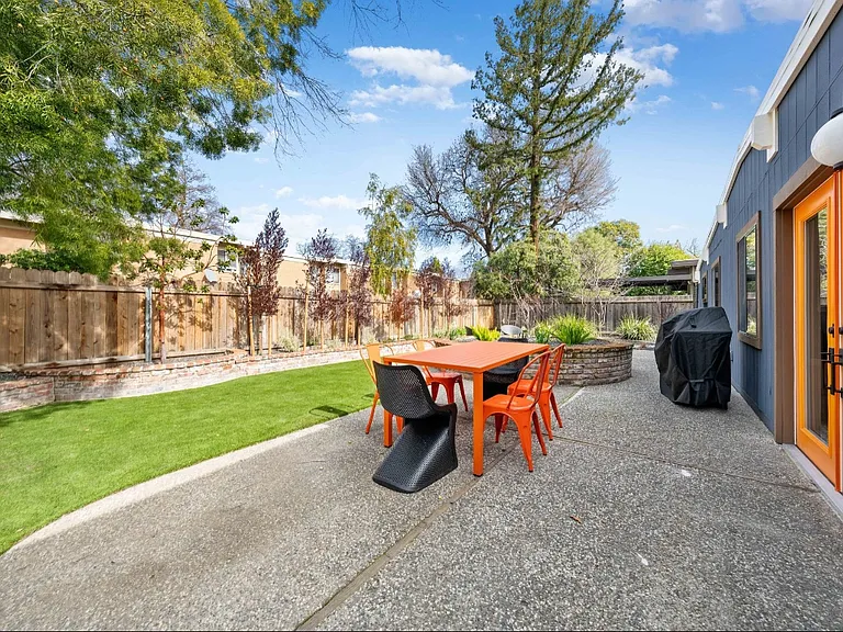 1535 Notre Dame Dr — Photo 76