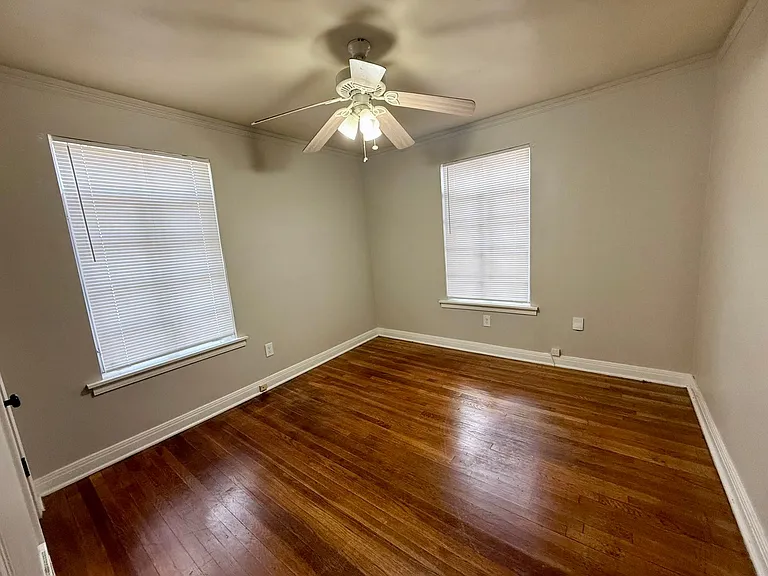 1009 Flint St — Photo 6
