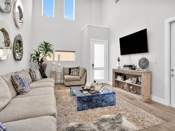 2209 Padron Pl
