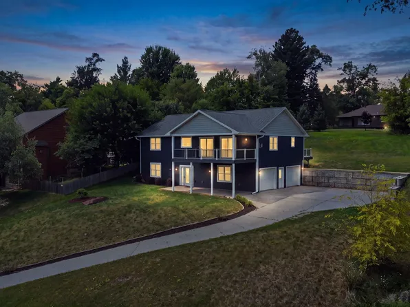 665 Pyrite Rd, Platteville, WI 53818