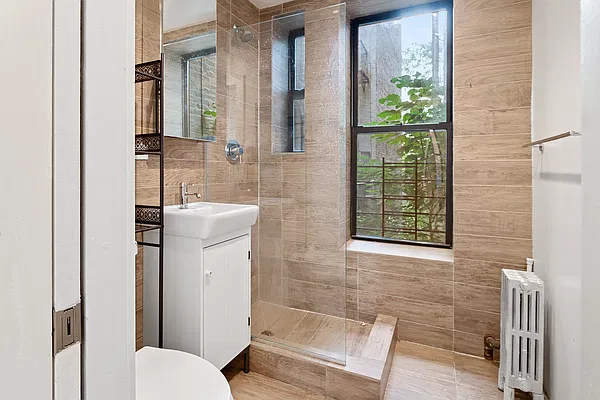 Rented by Safdie Realty Group | media 16