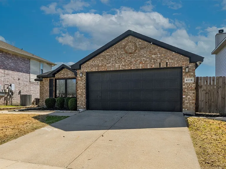 4116 Fossile Butte Dr — Photo 1