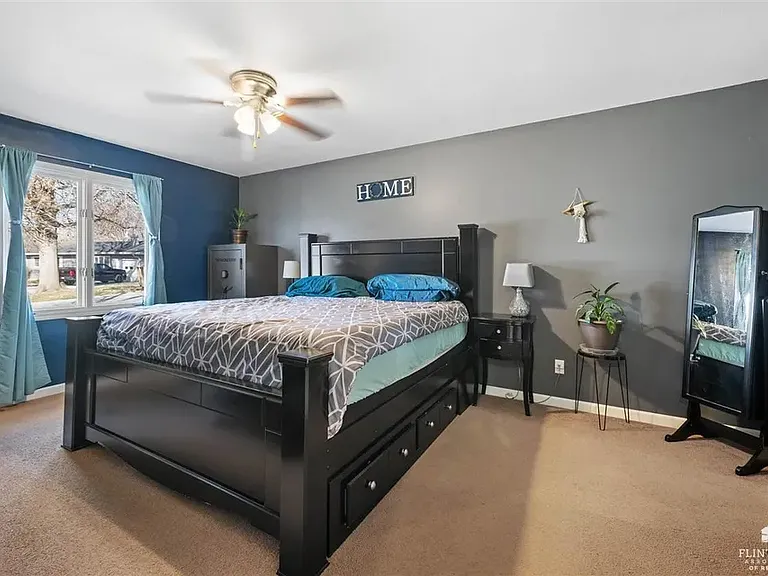 308 Harvey Cir — Photo 6