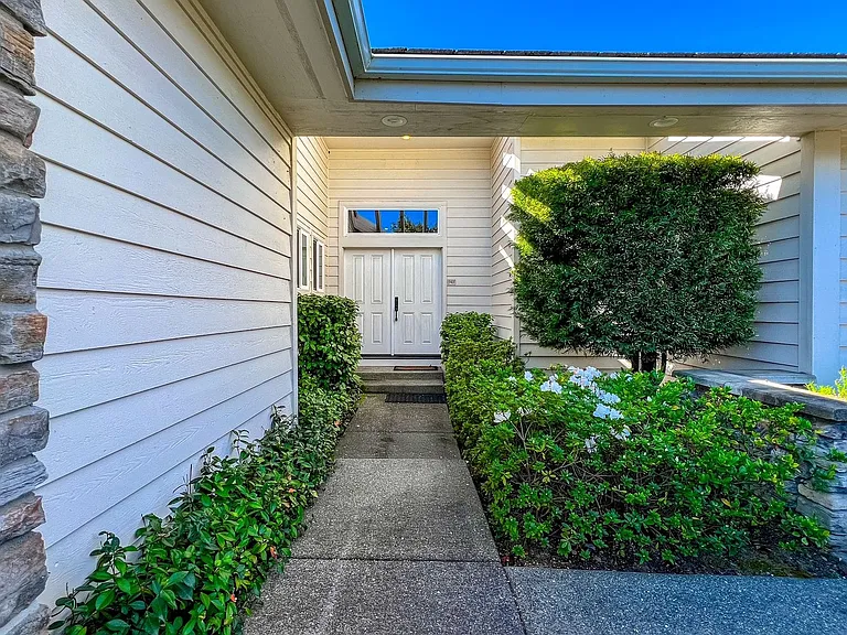 945 Augusta Cir — Photo 4