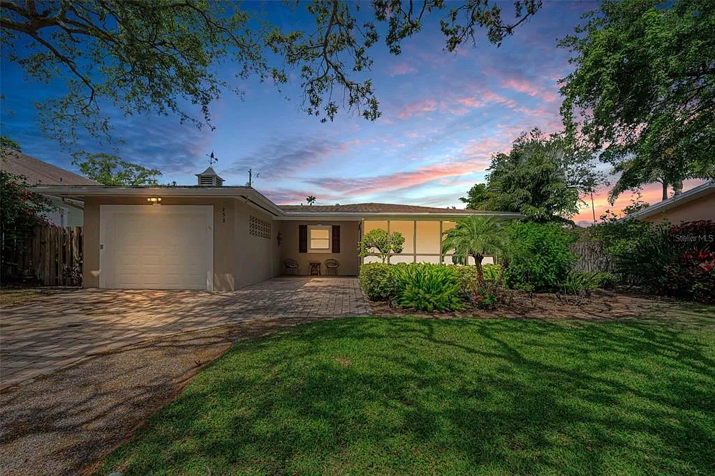 3 bed, 2.0 bath, 1500 sqft, $3,600 — Photo 1