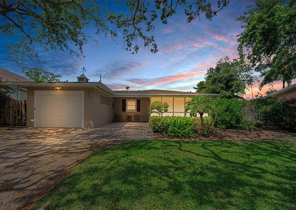 253 Park Cir S