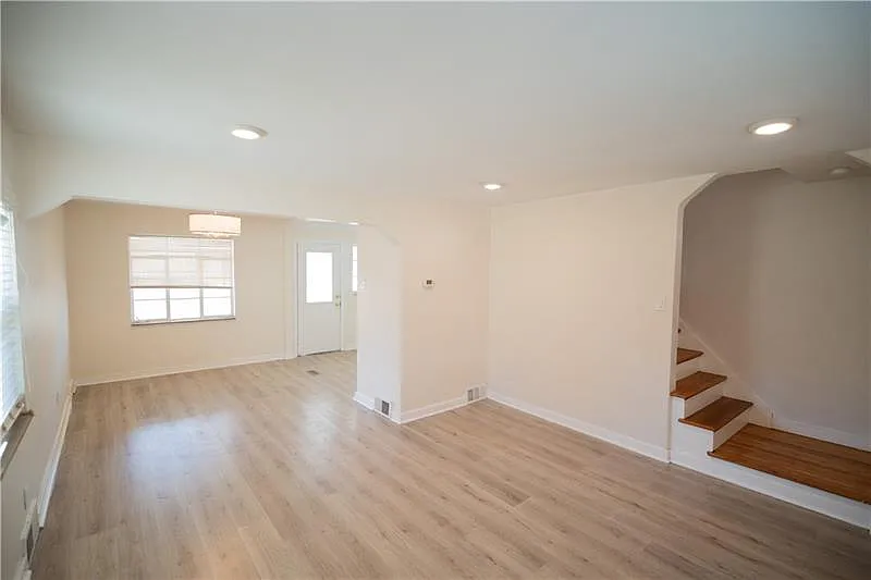 37 Bellanca Ave