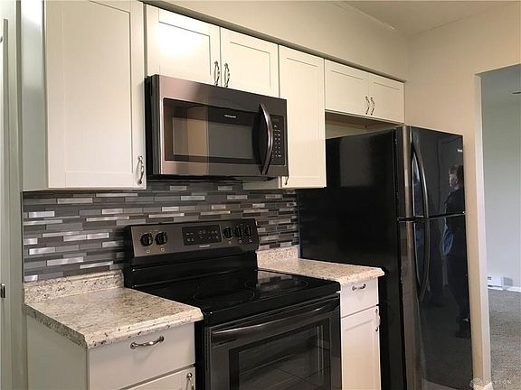 5th image of 1065 Southridge Ave