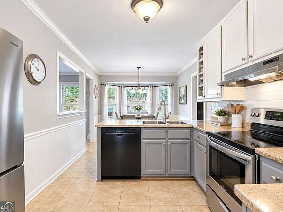 3rd image of 4308 Oak Walk N