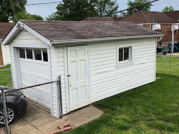 4th image of 731 Dallas Dr