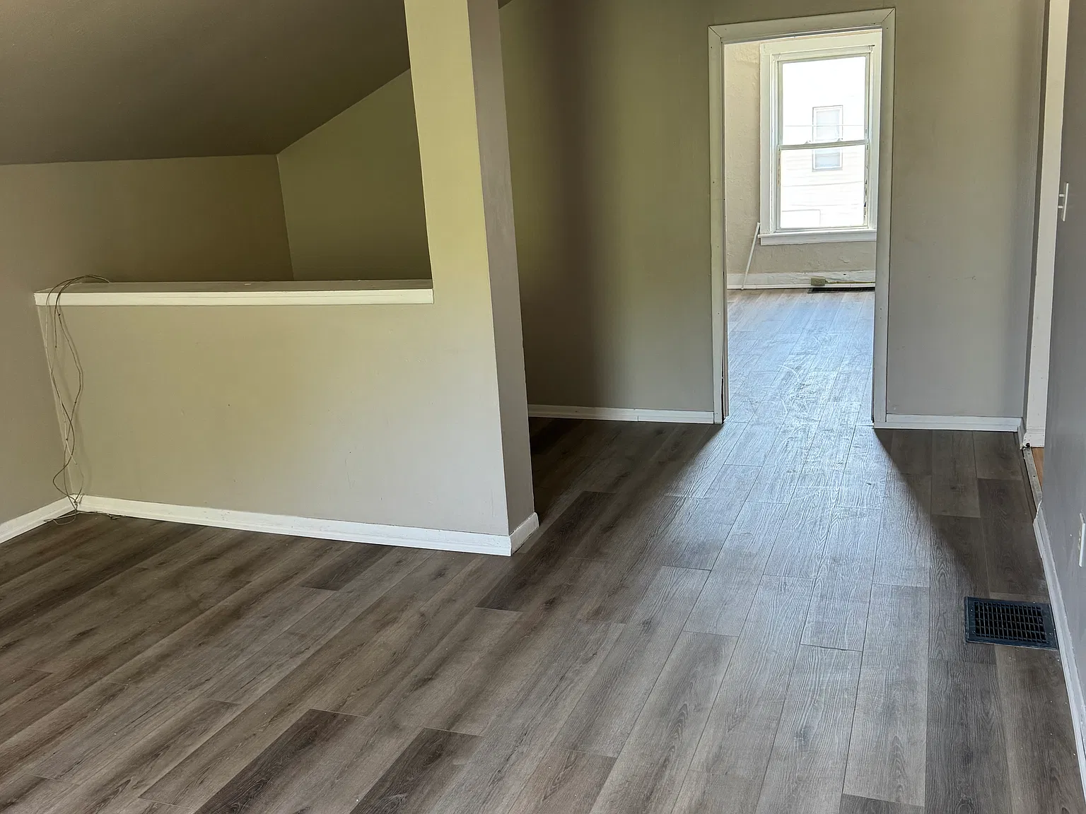 2 bed, 1068 sqft, $995 — Photo 2