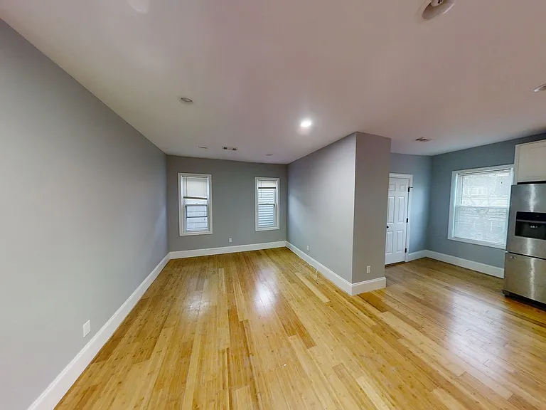 722 Saratoga St — Photo 5