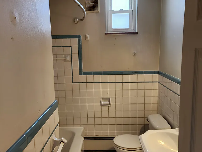 5452 Lincoln Hwy #5 — Photo 9